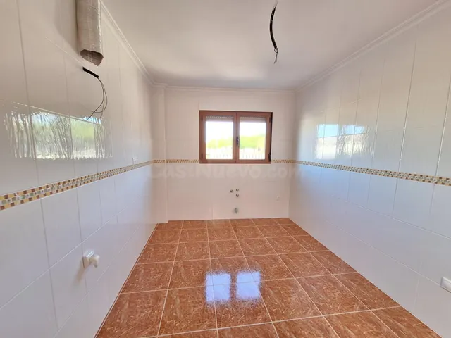 Oportunidad: Bungalow de esquina, a estrenar, en Pinoso | 4 dormitorios, 2 baños y garaje — 2