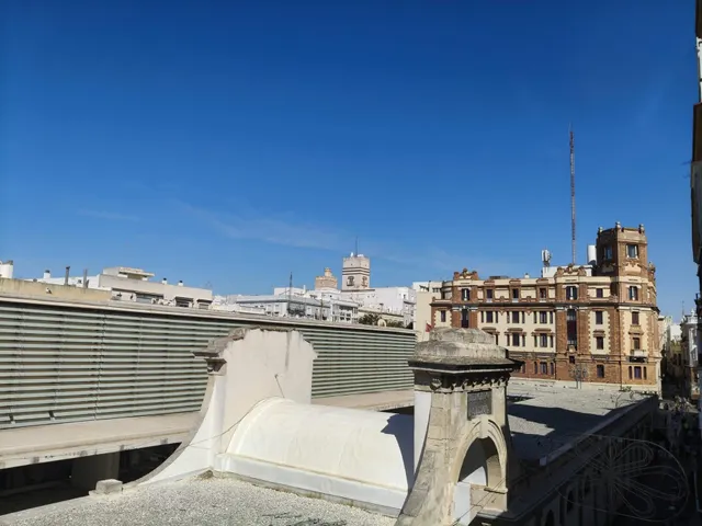 Se vende piso en cadiz , zona centro - mercado — 23