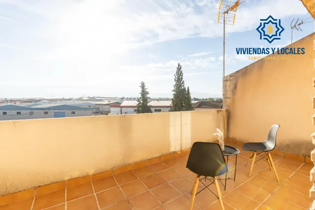 Amplia adosada en una de las mejores zonas de Churriana de la Vega — 33