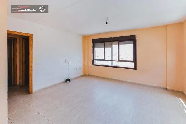 Piso en El Ejido - Oportunidad para Reformar por €68,999.99 - foto 2