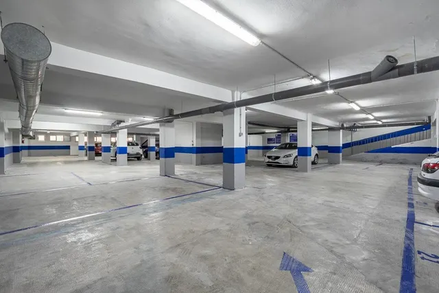 PARKING DE 30 PLAZAS EN PLENO CENTRO DE GRANADA — 4
