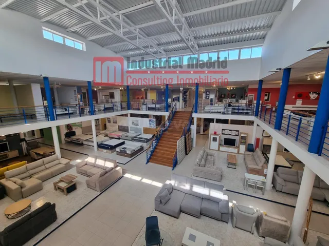 NAVE COMERCIAL EN VENTA CON GRAN VISIBILIDAD DESDE LA A-2