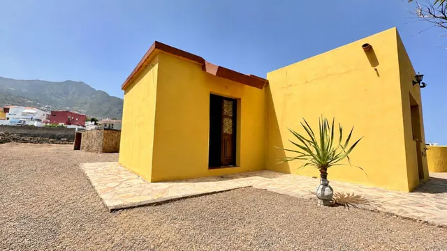 Chalet independiente con 5.318 m2 de parcela y vistas al mar en Candelaria — 42