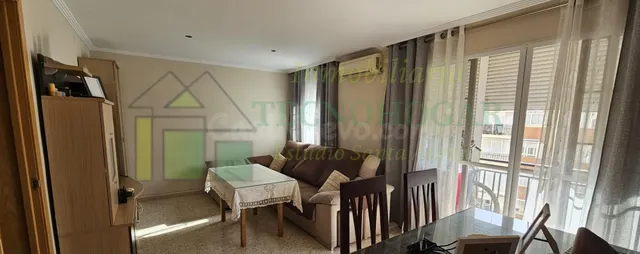Amplio piso de 3 dormitorios con terraza en Parque Alcosa - foto 3