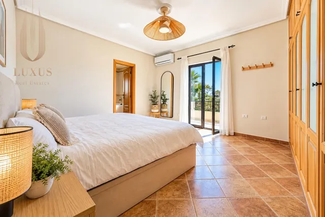 VILLA MEDITERRÁNEA CON GRAN PARCELA, PISCINA Y ESPACIO PARA TODA LA FAMILIA ☀️ — 27