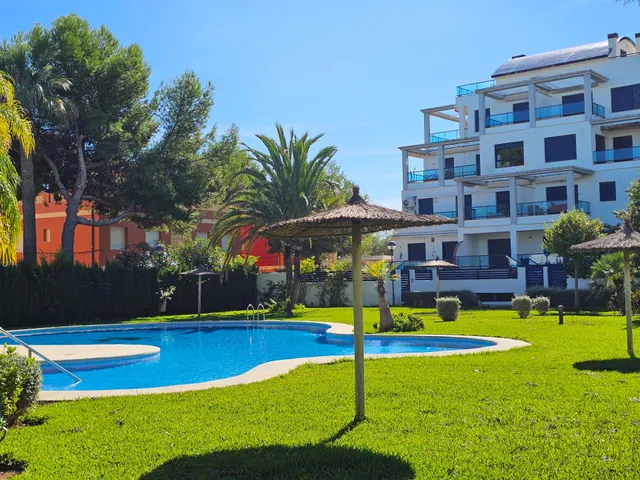 Ático dúplex en dénia: dos terrazas, vistas al mar y una urbanización para disfrutar todo el año — 31