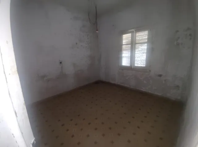 Gran casa en el centro del pueblo, 3plantas, 10hab. — 11