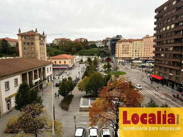 Excepcional local para oficinas en Santander. — 18