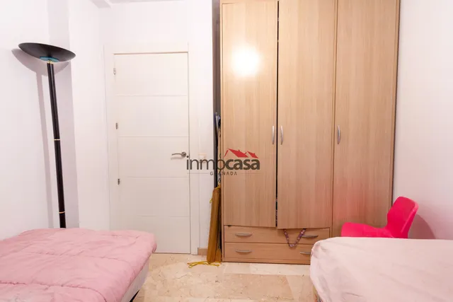PISO EN EL CENTRO DE ARMILLA, CON GARAJE  Y TRASTERO. — 29