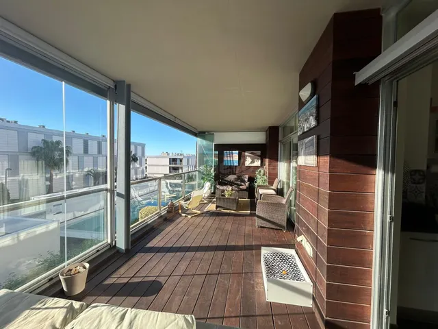 Piso de lujo con terraza y piscina cerca de Sotogrande — 2