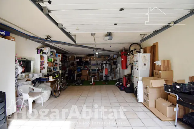 PRECIOSO ADOSADO EN URBANIZACIÓN CON PISCINA, GARAJE Y TERRAZA — 34