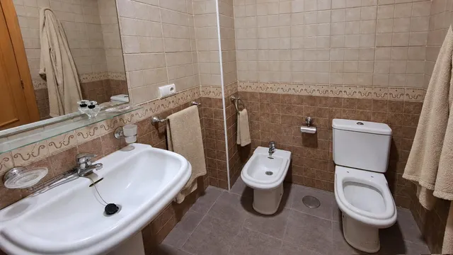 Planta baja de 131 m2 con terraza privada de más de 40 m2, garaje y 2 trasteros en Alicante — 20