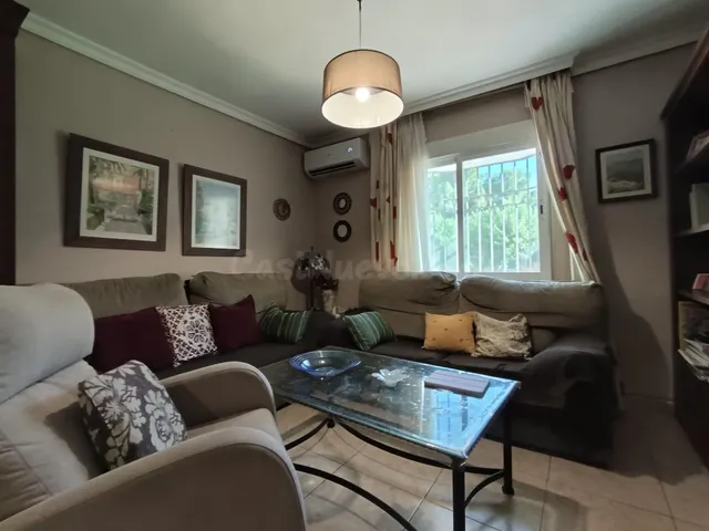 Bajo con patio privado y jardines comunitarios en la zona de - foto 5