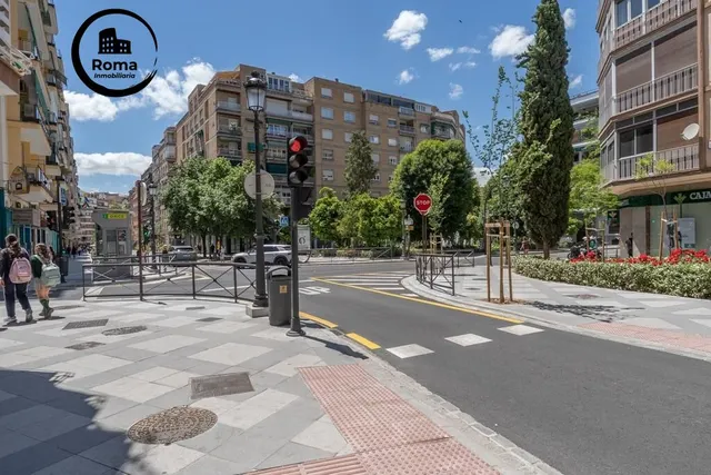 Piso en el centro de Granada, totalmente reformado con dos grandes dormitorios y un baño — 42