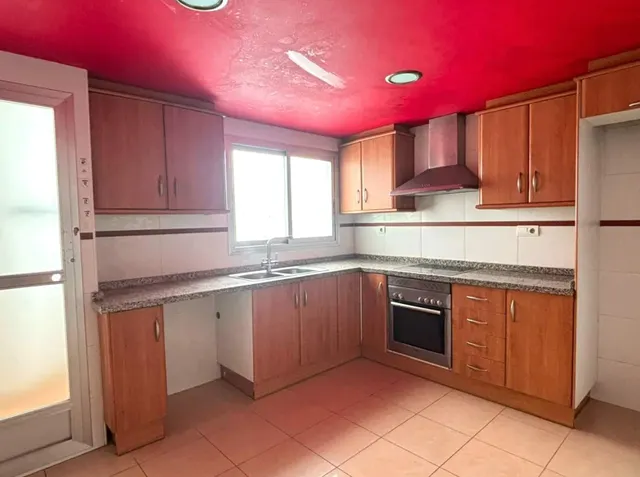 Amplia y luminosa vivienda en la zona Renfe, junto al centro histórico — 6