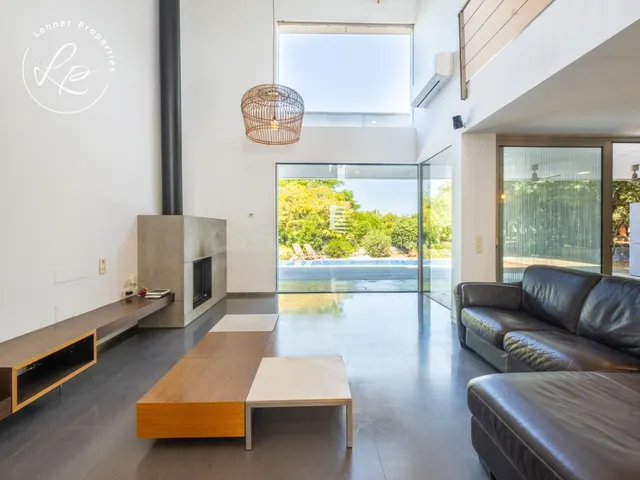 CASA DE DISEÑO CON JARDÍN, BOSQUE PRIVADO Y PISCINA EN MAS P - foto 5