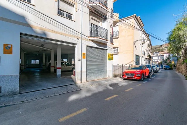 Local con 238m2 en centro de Guejar Sierra — 15