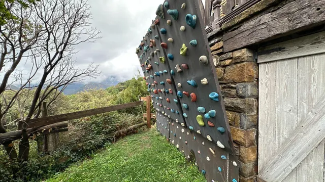 COMPLEJO TURÍSTICO — 16