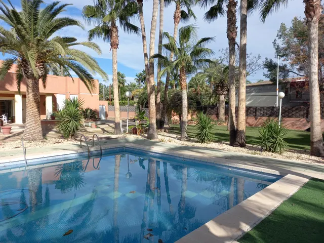 SE VENDE CHALET — 12