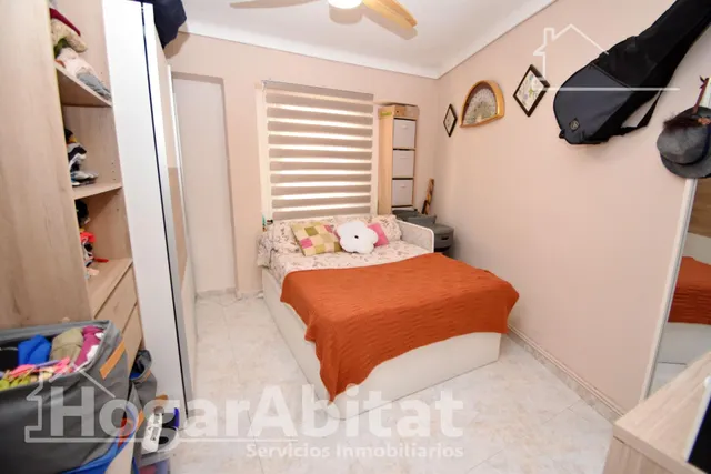 Alto, precioso y semireformado con balcón y ascensor, cerca del tranvia — 13