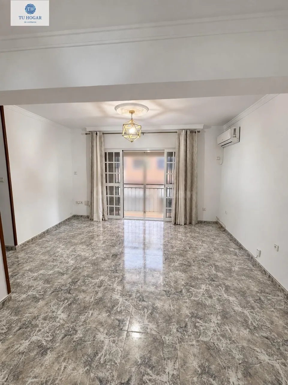 Piso en el Centro de Alcalá de Guadaira a un Excelente Precio - €143,000