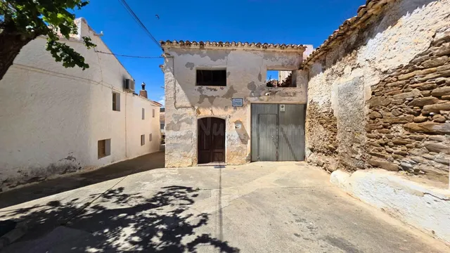 ¿Buscas espacio sin límites? 400 m2 de puro potencial en el  - foto 3