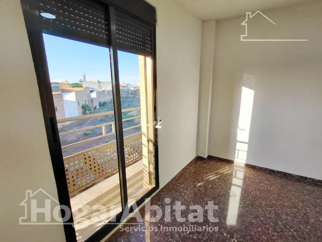 Amplitud y confort a estrenar en este luminoso piso reformado con balcón y ascensor — 20