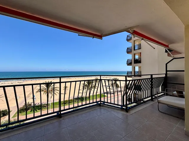 Apartamento en primera línea de playa de Gandia en residencial con piscina comunitaria, garaje y trastero. — 15