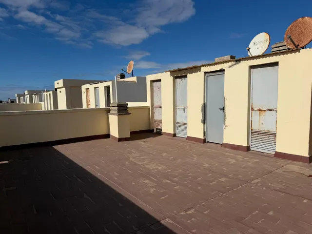 Terraza, piscinas y playa: tu nuevo hogar en Arinaga, con garaje y trastero — 21