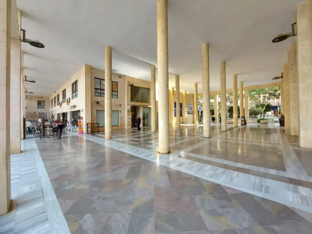 oficina en venta situada en la plaza mayor de El Ejido — 5