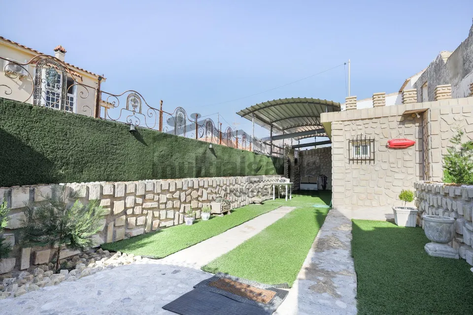 Casa independiente en la zona del v centenario