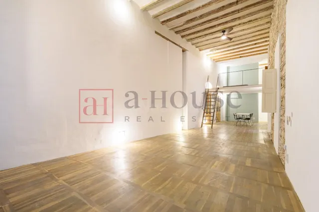 Piso con 2 lofts independientes con balcon baños cada uno y una excelente ubicación en el gótic — 3