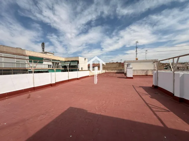 Piso en venta en Alicante. 85m2, 3 habitaciones, 1 baño con bañera, tercera planta con ascensor. zona de campoamor — 37