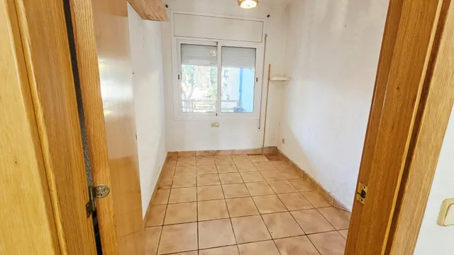 CASA PLANTA BAJA CON 2 VECINOS CON JARDÍN — 26