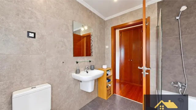 Se vende Bajo de 150m2 con jardín de 140m2 y 2 piscinas comunitarias en Sopuerta, Vizcaya — 13