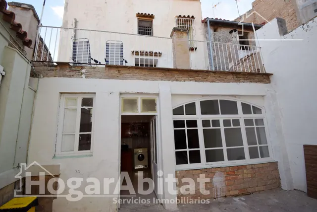 Amplia casa con 2 terrazas y garaje — 47