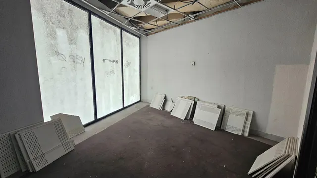 LOCAL COMERCIAL EN GIRONA - ZONA PERÍCOT — 9