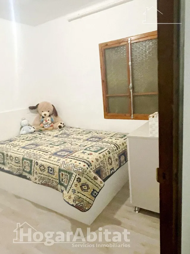 AMPLIA CASA CON MUCHAS POSIBILIDADES — 21