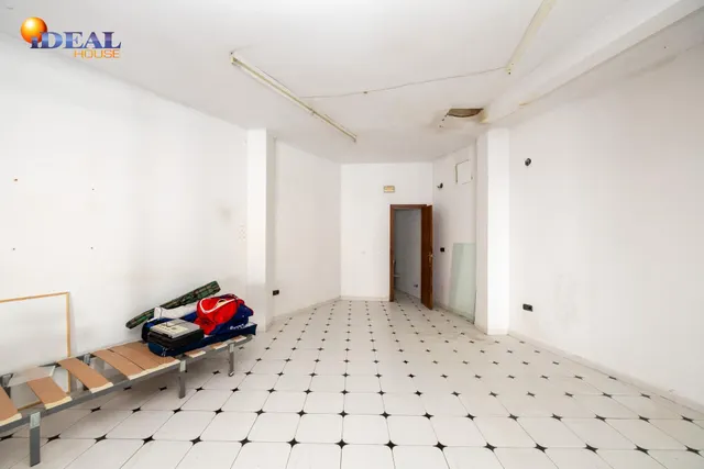 Local de 130 m2, diafano en Gojar, cerca del centro, en zona residencial con mucho paso de vehiculos — 5