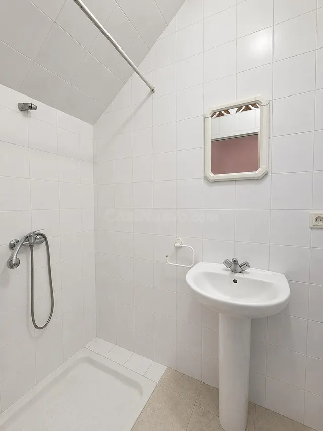 Gran oportunidad de inversión: aparcamiento con 5 plazas y m - foto 5