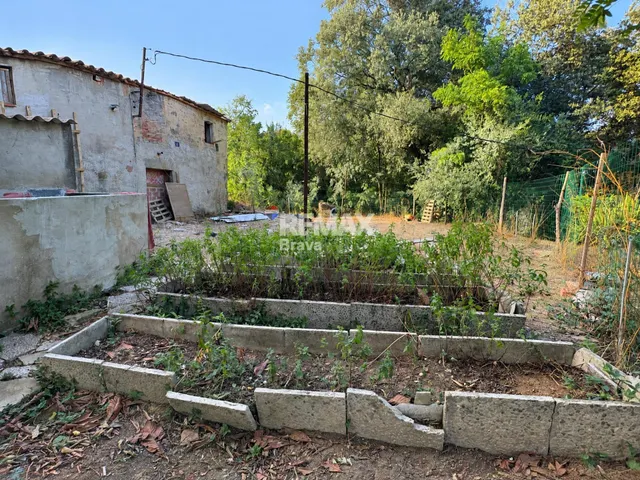 Sarrià de Ter (Girona) | Masía tradicional catalana para rehabilitar con finca rústica de 7.878 m2 — 50