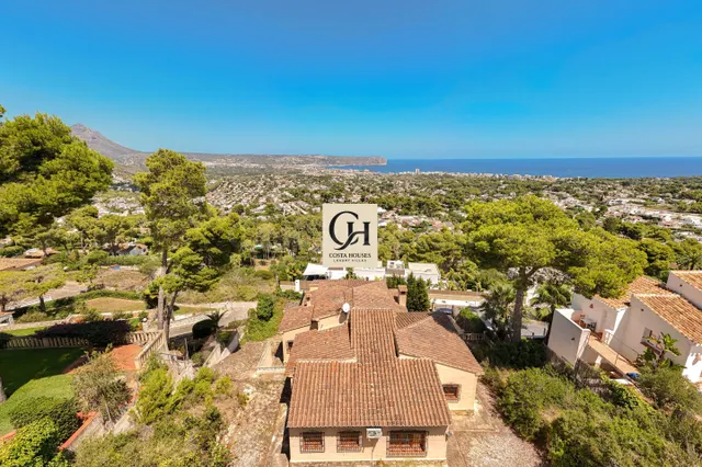 VILLA CON VISTAS AL MAR PARA REFORMAR EN VENTA EN TOSALET, J
