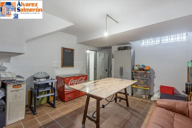 EXCLUSIVO CHALET INDIVIDUAL EN HUÉTOR VEGA — 45