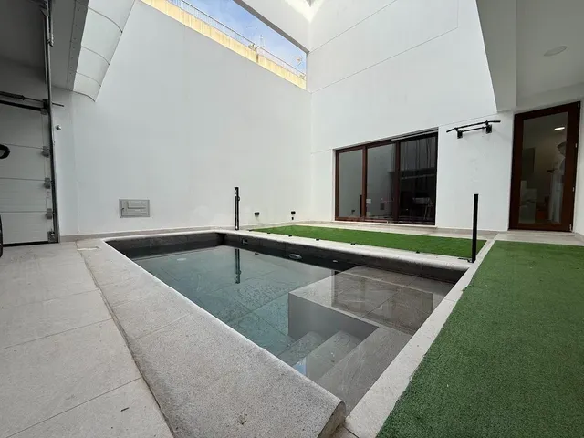 Casa independiente y moderna en pleno centro urbano de Torre