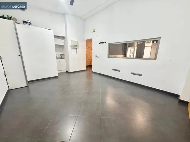 Local comercial en alquiler, se encuentra situado en zona Re - foto 3