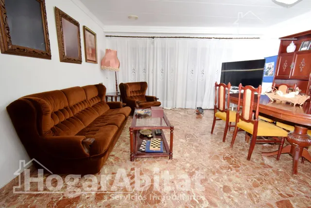 ESPACIOSA CASA CON TERRAZA Y GARAJE
