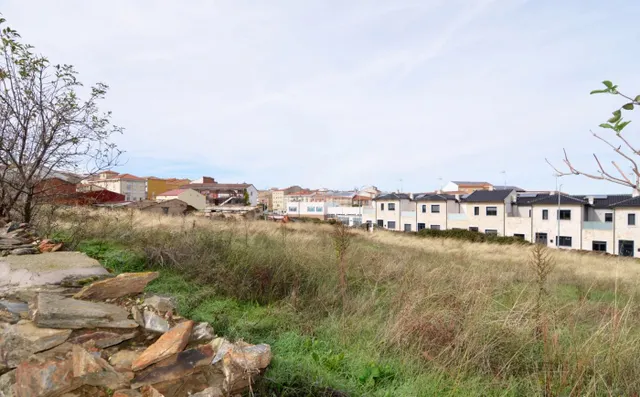 Urbis te ofrece una parcela urbana en venta en el centro de Guijuelo — 4