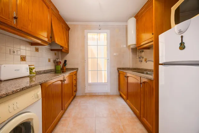 Bungalow con 2 jardines, garaje y piscina comunitaria en Torrevieja, los balcones — 13