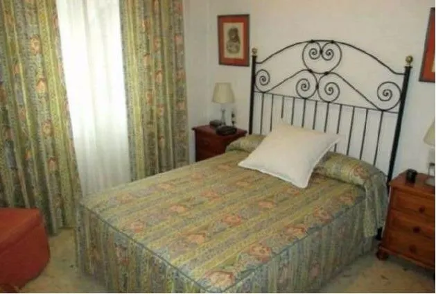 PISO EN EL CENTRO CON 2 DORMITORIOS, BAÑO, TRASTERO — 5