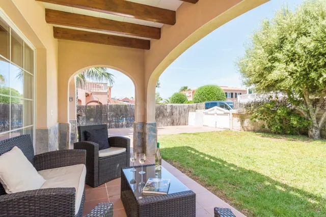 Chalet con Licencia Turística en Cala Blanca: Piscina y a 30 - foto 5